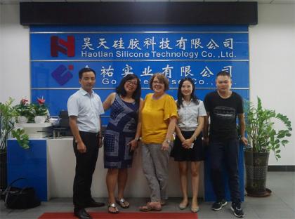 俄羅斯客戶終于來訪硅膠制品廠