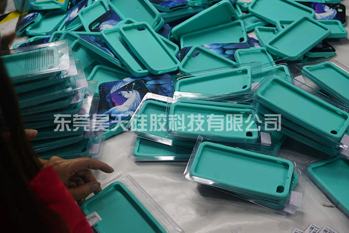 硅膠手機套定制廠家_硅膠套生產(chǎn)廠家