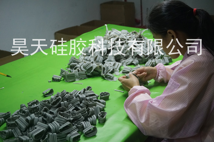 硅膠口水兜_硅膠制品 硅膠口水兜_硅膠制品